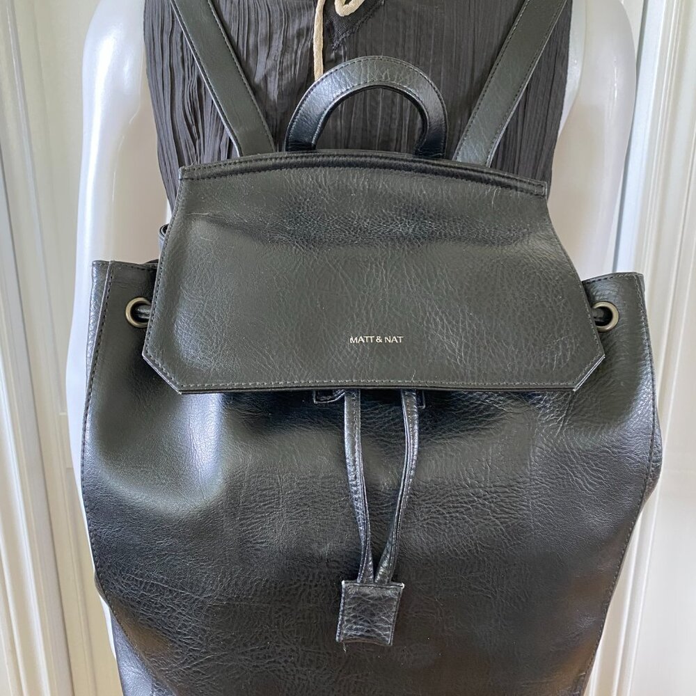 Trendy Matt & Nat medium size backpack in vegan leather
